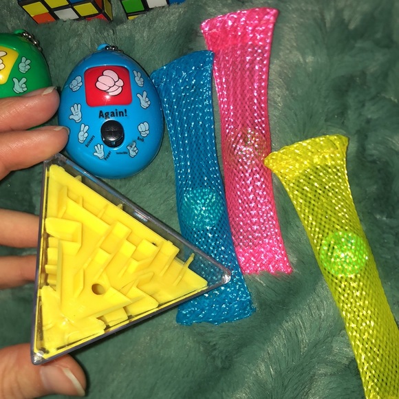 puzzle and fidget toy lot - Picture 3 of 4